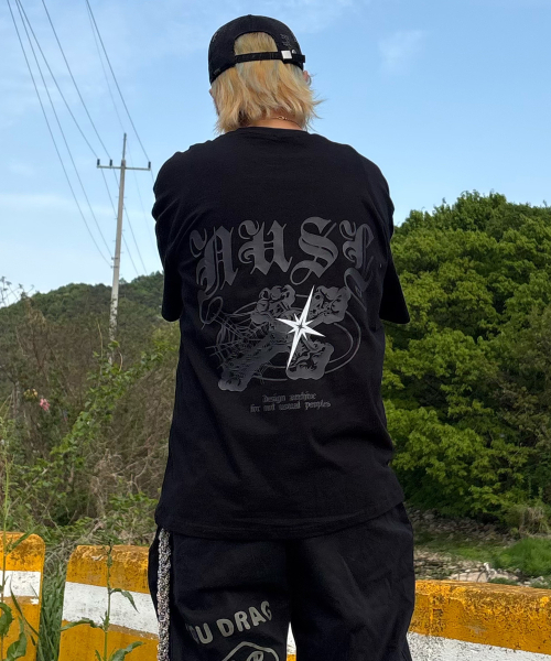 NOTUSUAL（ノットユージュアル）の「ゴシッククロスオーバーサイズ半袖Tシャツ4色（Tシャツ/カットソー・レディース・ネイビー/ホワイト/ホワイト×グレー/ブラック・SMALL/MEDIUM/LARGE/X-LARGE）」の11枚目の写真