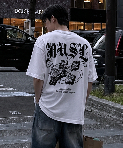 NOTUSUAL（ノットユージュアル）の「ゴシッククロスオーバーサイズ半袖Tシャツ4色（Tシャツ/カットソー・レディース・ネイビー/ホワイト/ホワイト×グレー/ブラック・SMALL/MEDIUM/LARGE/X-LARGE）」の12枚目の写真
