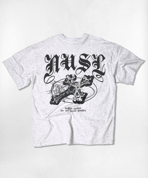 NOTUSUAL（ノットユージュアル）の「ゴシッククロスオーバーサイズ半袖Tシャツ4色（Tシャツ/カットソー・レディース・ネイビー/ホワイト/ホワイト×グレー/ブラック・SMALL/MEDIUM/LARGE/X-LARGE）」の16枚目の写真