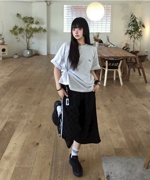 NOTUSUAL（ノットユージュアル）の「ゴシッククロスオーバーサイズ半袖Tシャツ4色（Tシャツ/カットソー・レディース・ネイビー/ホワイト/ホワイト×グレー/ブラック・SMALL/MEDIUM/LARGE/X-LARGE）」の20枚目の写真