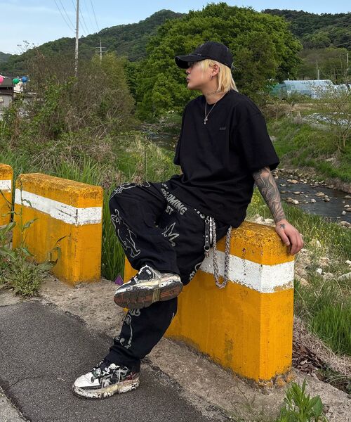 NOTUSUAL（ノットユージュアル）の「ゴシッククロスオーバーサイズ半袖Tシャツ4色（Tシャツ/カットソー・レディース・ネイビー/ホワイト/ホワイト×グレー/ブラック・SMALL/MEDIUM/LARGE/X-LARGE）」の21枚目の写真