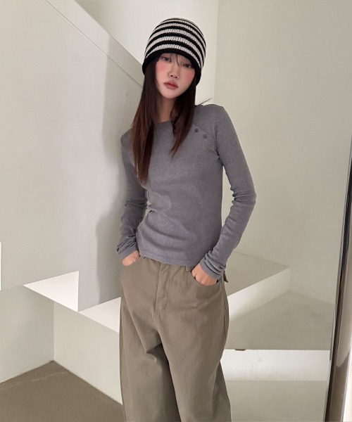 4INT.(フォイント)の「アシメデザイン 斜めボタン 長袖 Tシャツ(Tシャツ/カットソー・レディース・ブラック/モカ/チャコール/ホワイト・FREE)」の11枚目の写真