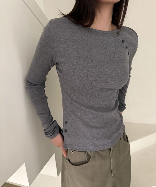 4INT.(フォイント)の「アシメデザイン 斜めボタン 長袖 Tシャツ(Tシャツ/カットソー・レディース・ブラック/モカ/チャコール/ホワイト・FREE)」の14枚目の写真