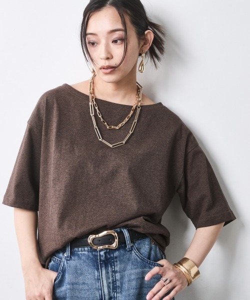 CHIC STYLE(シックスタイル)の「綿100%ボートネックロゴプリントTシャツ<大きいサイズ有>シックスタイル(Tシャツ/カットソー・レディース・グレー系/ブラウン系・M/L/LL/3L/4L/5L)」の1枚目の写真