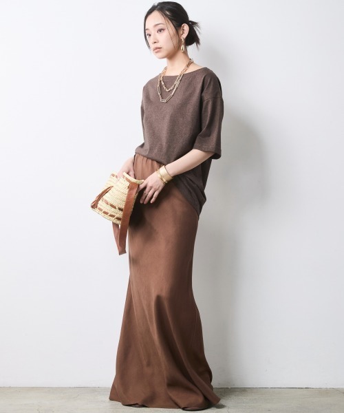 CHIC STYLE(シックスタイル)の「綿100%ボートネックロゴプリントTシャツ<大きいサイズ有>シックスタイル(Tシャツ/カットソー・レディース・グレー系/ブラウン系・M/L/LL/3L/4L/5L)」の5枚目の写真
