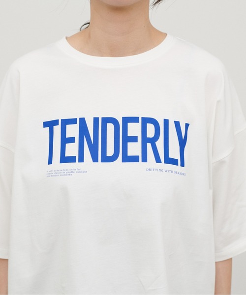LARUTA（ラルータ）の「【LARUTA】［サスティナ企画］TENDERLYロゴT（Tシャツ/カットソー・レディース・オフホワイト/ブラウン/スミクロ・FREE）」の6枚目の写真