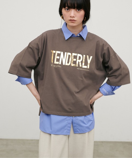LARUTA（ラルータ）の「【LARUTA】［サスティナ企画］TENDERLYロゴT（Tシャツ/カットソー・レディース・オフホワイト/ブラウン/スミクロ・FREE）」の12枚目の写真