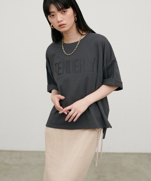 LARUTA（ラルータ）の「【LARUTA】［サスティナ企画］TENDERLYロゴT（Tシャツ/カットソー・レディース・オフホワイト/ブラウン/スミクロ・FREE）」の16枚目の写真