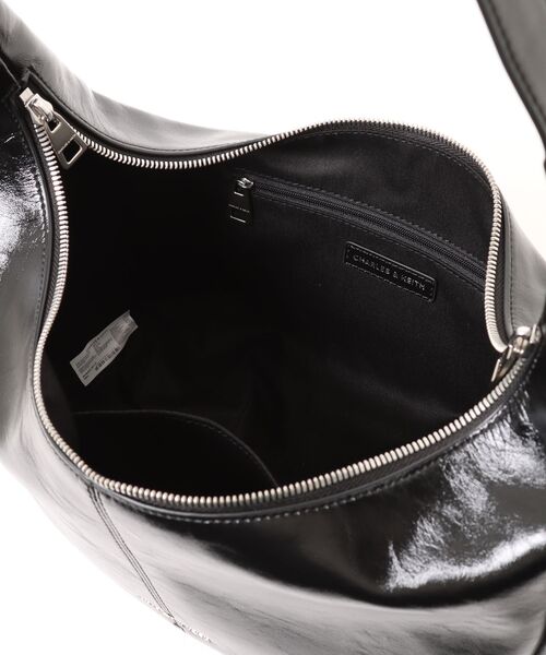 CHARLES & KEITH(チャールズ & キース)の「Bessie ラージベッシー サイドポケット ホーボーバッグ(ショルダーバッグ・レディース・スミクロ/ダークブラウン系3・L)」の15枚目の写真