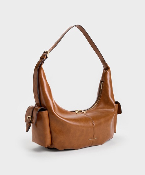 CHARLES & KEITH(チャールズ & キース)の「Bessie ラージベッシー サイドポケット ホーボーバッグ(ショルダーバッグ・レディース・スミクロ/ダークブラウン系3・L)」の21枚目の写真