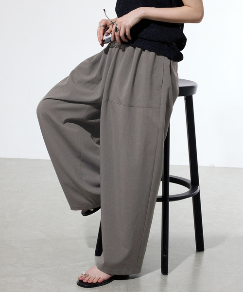 IENA(イエナ)の「《一部店舗限定》ウォッシャブルワイドギャザーパンツ(その他パンツ・レディース・ブラウン/ライトグレー・38/36)」の5枚目の写真