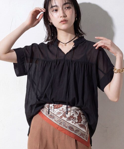 INDIVI(インディヴィ)の「【洗える/軽やか】フリル衿ギャザーブラウス(シャツ/ブラウス・レディース・パープル系1/ホワイト系3/ブラック・05/13/15 /34/38)」の6枚目の写真