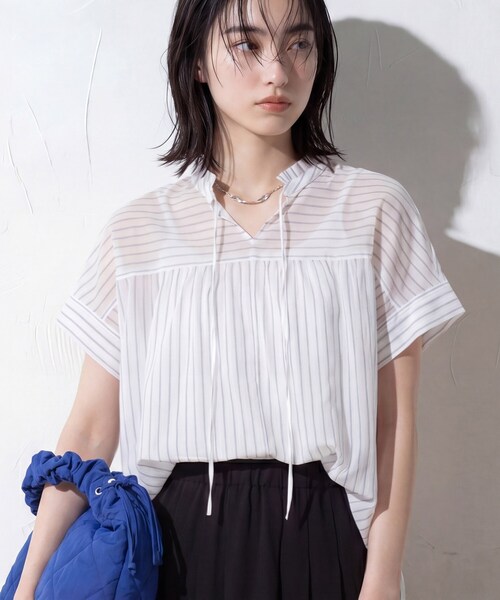 INDIVI(インディヴィ)の「【洗える/軽やか】フリル衿ギャザーブラウス(シャツ/ブラウス・レディース・パープル系1/ホワイト系3/ブラック・05/13/15 /34/38)」の11枚目の写真