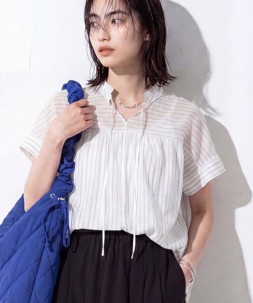 INDIVI(インディヴィ)の「【洗える/軽やか】フリル衿ギャザーブラウス(シャツ/ブラウス・レディース・パープル系1/ホワイト系3/ブラック・05/13/15 /34/38)」の12枚目の写真