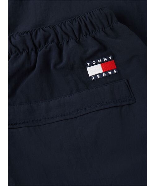 tommy jeans(トミー ジーンズ)の「ローライズパラシュートパンツ(カーゴパンツ・レディース・ホワイト/マルチ・X-SMALL/MEDIUM/SMALL)」の4枚目の写真