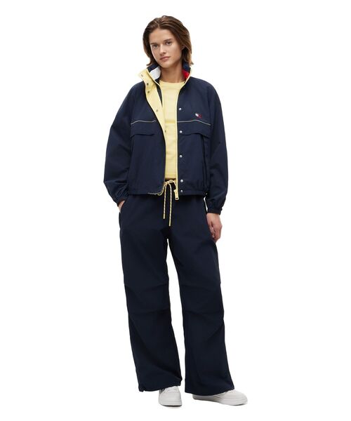 tommy jeans(トミー ジーンズ)の「ローライズパラシュートパンツ(カーゴパンツ・レディース・ホワイト/マルチ・X-SMALL/MEDIUM/SMALL)」の3枚目の写真