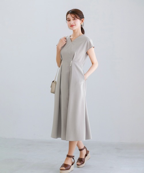 WHITE JOOLA(ホワイトジョーラ)の「【 一枚で決まる 】 ポリブッチャー・サイドパールフレアワンピース(ワンピース・レディース・ネイビー/グレー/ベージュ・S/L/M)」の8枚目の写真