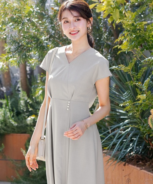 WHITE JOOLA(ホワイトジョーラ)の「【 一枚で決まる 】 ポリブッチャー・サイドパールフレアワンピース(ワンピース・レディース・ネイビー/グレー/ベージュ・S/L/M)」の9枚目の写真