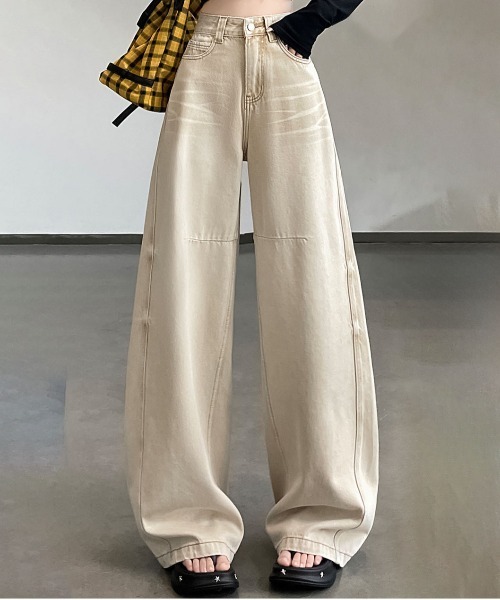 &soiree(アンドソワレ)の「ウォッシュカーブデニムパンツ(デニムパンツ・レディース・グレー/ベージュ・X-LARGE/LARGE/MEDIUM/SMALL/X-SMALL)」の1枚目の写真