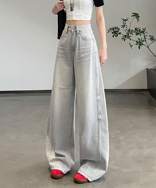 &soiree(アンドソワレ)の「ウォッシュカーブデニムパンツ(デニムパンツ・レディース・グレー/ベージュ・X-LARGE/LARGE/MEDIUM/SMALL/X-SMALL)」の5枚目の写真