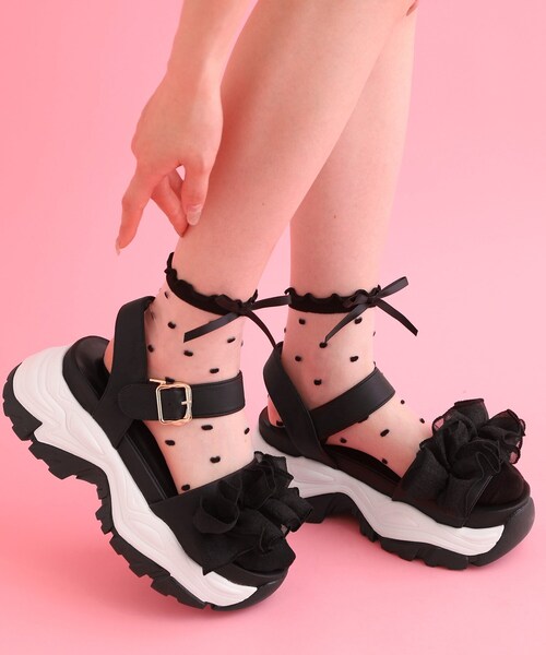 cs T&P(シーエスティーアンドピー)の「厚底シアーフリルサンダル(サンダル・レディース・ブラック/ホワイト・L/M/S)」の1枚目の写真