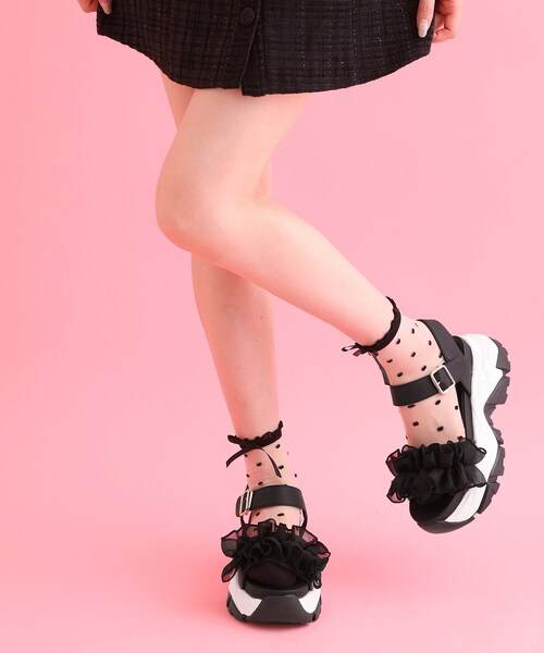 cs T&P(シーエスティーアンドピー)の「厚底シアーフリルサンダル(サンダル・レディース・ブラック/ホワイト・L/M/S)」の7枚目の写真