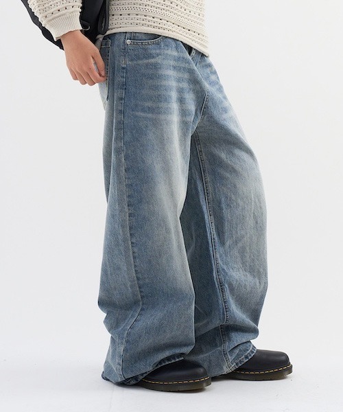 raucohouse(ラウコハウス)の「ヴィンテージ加工バルーンデニムパンツ(デニムパンツ・レディース・ブラック/ブルー/ライトブルー・S/M)」の1枚目の写真
