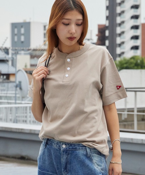 Healthknit(ヘルスニット)の「Healthknit/ヘルスニット Open-End Dry Jersey Henley S/S オープンエンドドライ ヘンリーネック半袖Tシャツ 抗菌防臭 無地 ワンポイント メンズ 2026年 夏 夏服(Tシャツ/カットソー・メンズ・ブラック/ベージュ/ネイビー/オフホワイト/ミント・M/L/XL)」の3枚目の写真