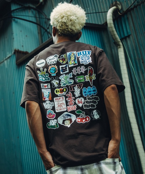 HUF(ハフ)の「STICKER PACK TEE(Tシャツ/カットソー・メンズ・ブラック/ブラウン/ホワイト・XL/L/M/S)」の3枚目の写真