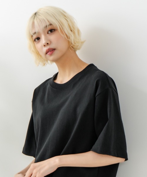 DISCUS(ディスカス)の「【DISCUS/ディスカス】【USAコットン100%】 ワッペンロゴ刺繍 クルーネック半袖Tシャツ 無地 レギュラーシルエット 吸湿性 通気性 アメカジ ストリート スポーツテイスト ユニセックス(Tシャツ/カットソー・メンズ・ブラック/ネイビー/グレー・MEDIUM/LARGE/X-LARGE)」の2枚目の写真