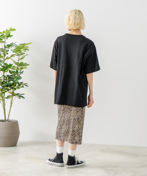 DISCUS(ディスカス)の「【DISCUS/ディスカス】【USAコットン100%】 ワッペンロゴ刺繍 クルーネック半袖Tシャツ 無地 レギュラーシルエット 吸湿性 通気性 アメカジ ストリート スポーツテイスト ユニセックス(Tシャツ/カットソー・メンズ・ブラック/ネイビー/グレー・MEDIUM/LARGE/X-LARGE)」の4枚目の写真