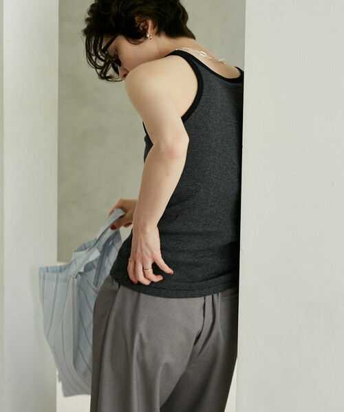 FREAK'S STORE（フリークスストア）の「MILLER/ミラー Panel Rib America Sleeve Tank/パネルリブ アメスリタンクトップ/カップ付きタンクトップ（タンクトップ・レディース・ダークブラウン/チャコール/レッド・ﾌﾘ-）」の14枚目の写真