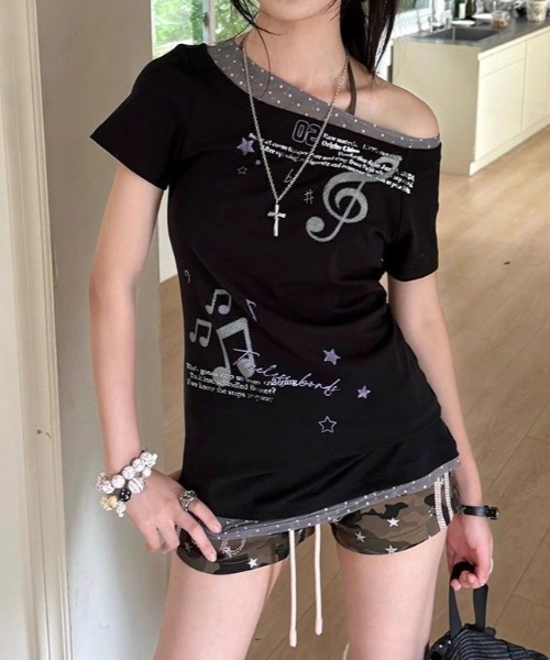 Teem Store(チームストア)の「レイヤード風ドット柄配色 ワンショルTシャツ(Tシャツ/カットソー・レディース・ブラック・M/S)」の4枚目の写真