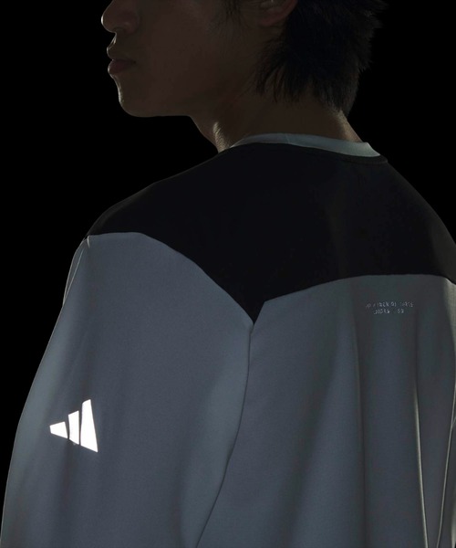 adidas（アディダス）の「アディダスアダプテーション レギュラーフィット 長袖Tシャツ / ロンT / アディダス adidas（Tシャツ/カットソー・メンズ・ホワイト・X-LARGE/XX-LARGE/3XL/LARGE/MEDIUM/SMALL/X-SMALL）」の6枚目の写真