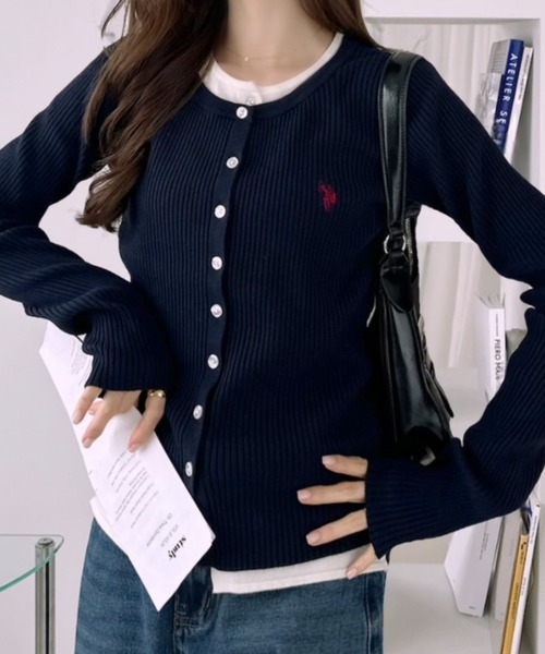 Ada.（エイダ）の「【Ada.別注 U.S. POLO ASSN.】 レイヤード風デザイン バイカラー リブ カーディガン（カーディガン/ボレロ・レディース・グレー/ボルドー・M/L）」の6枚目の写真