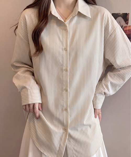 BLoomMe(ブルームミー)の「細ストライプ オーバーサイズシャツ(シャツ/ブラウス・レディース・ベージュ/ブルー・M)」の2枚目の写真