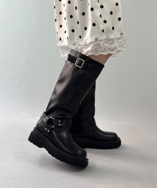w closet(ダブルクローゼット)の「ベルト付きロングブーツ(ブーツ・レディース・ブラック/ブラウン・MEDIUM/LARGE)」の4枚目の写真