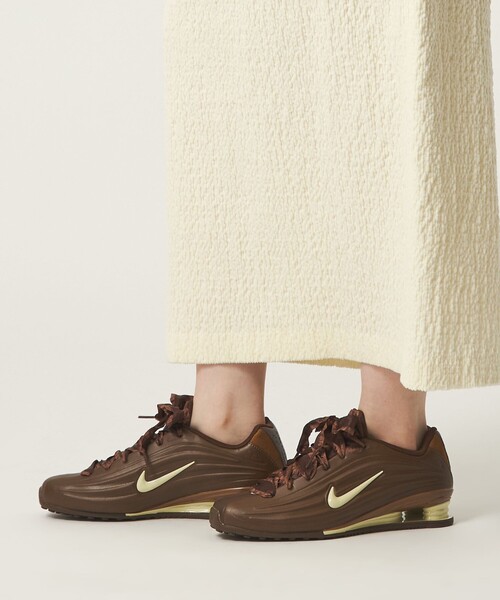NIKE(ナイキ)の「<NIKE>W SHOX Z レース(スニーカー・レディース・ダークブラウン・23cm/24.5cm/25cm/23.5cm/24cm/22.5cm)」の2枚目の写真