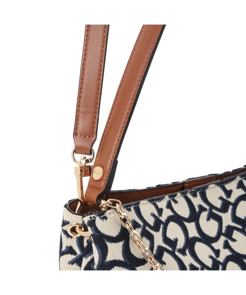 Guess（ゲス）の「NEWPORT Bucket Crossbody（ショルダーバッグ・レディース・ホワイト/ネイビー・ONE SIZE）」の7枚目の写真