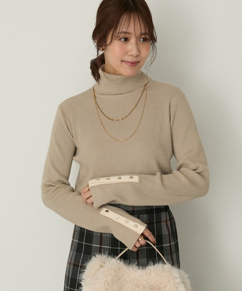 Aunely(オーネリー)の「【Aunely】<パチレスニット>ゴールドボタンタートルネックリブニット(ニット/セーター・レディース・グレー/グレイッシュベージュ/ブラック/ブラック系/ネイビー/アイボリー/グリーン/ブルー系/ブラウン/レッド・M/L)」の19枚目の写真