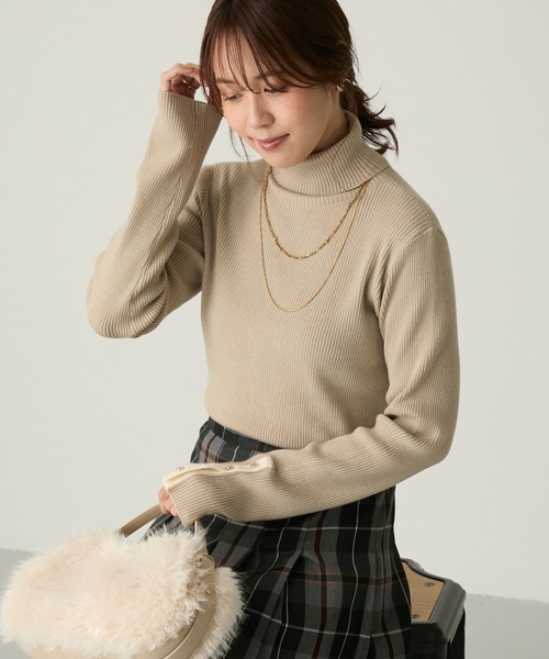 Aunely(オーネリー)の「【Aunely】<パチレスニット>ゴールドボタンタートルネックリブニット(ニット/セーター・レディース・グレー/グレイッシュベージュ/ブラック/ブラック系/ネイビー/アイボリー/グリーン/ブルー系/ブラウン/レッド・M/L)」の20枚目の写真