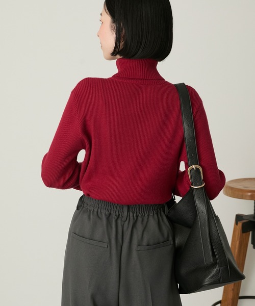 Aunely(オーネリー)の「【Aunely】<パチレスニット>ゴールドボタンタートルネックリブニット(ニット/セーター・レディース・グレー/グレイッシュベージュ/ブラック/ブラック系/ネイビー/アイボリー/グリーン/ブルー系/ブラウン/レッド・M/L)」の15枚目の写真