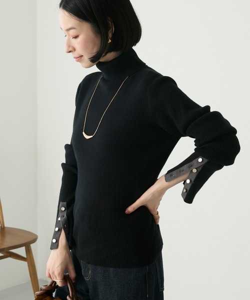 Aunely(オーネリー)の「【Aunely】<パチレスニット>ゴールドボタンタートルネックリブニット(ニット/セーター・レディース・グレー/グレイッシュベージュ/ブラック/ブラック系/ネイビー/アイボリー/グリーン/ブルー系/ブラウン/レッド・M/L)」の1枚目の写真