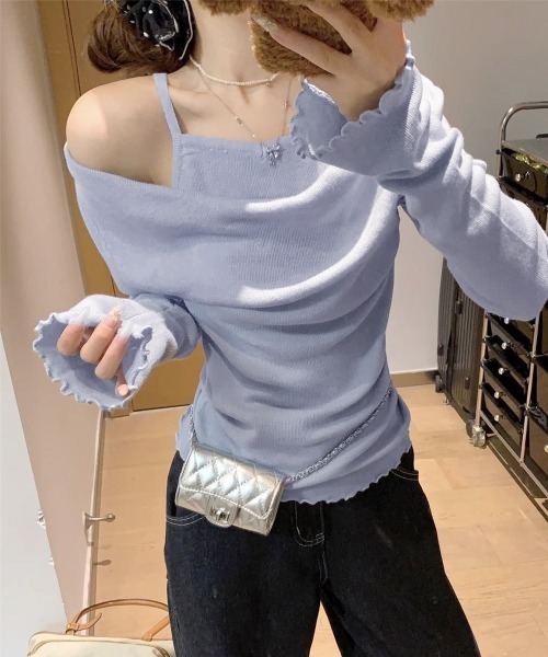 Miniministore(ミニミニストア)の「キャミレイヤード風オフショルトップス長袖(Tシャツ/カットソー・レディース・ワインレッド/ブラック/ライトブルー/アイボリー/ピンク・FREE)」の4枚目の写真