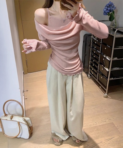 Miniministore(ミニミニストア)の「キャミレイヤード風オフショルトップス長袖(Tシャツ/カットソー・レディース・ワインレッド/ブラック/ライトブルー/アイボリー/ピンク・FREE)」の8枚目の写真