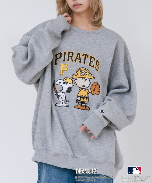 PEANUTS(ピーナッツ)の「【PEANUTS/ピーナッツ】【ユニセックスデザインでリンクコーデにも◎】MLB×PEANUTS 裏起毛トレーナー 保温 キャラクター ドジャース ヤンキース パイレーツ(スウェット・メンズ・ベージュ系その他2/ブラック系その他3/グレー系その他3/グレー系その他/ブラック系その他2/ブルー系その他・LARGE/X-LARGE/MEDIUM)」の4枚目の写真