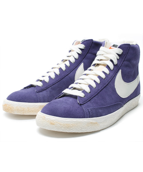 NIKE（ナイキ）の「BLAZER HI SUEDE(VNTG)（スニーカー・レディース・グレー/パープル/ピンク・23/23.5/24/24.5/26/26.5/28/28.5/27/27.5）」の3枚目の写真