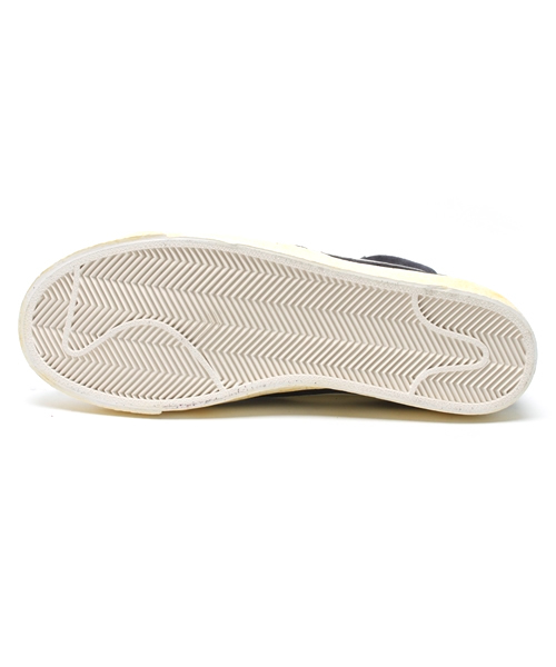 NIKE（ナイキ）の「BLAZER HI SUEDE(VNTG)（スニーカー・レディース・グレー/パープル/ピンク・23/23.5/24/24.5/26/26.5/28/28.5/27/27.5）」の5枚目の写真