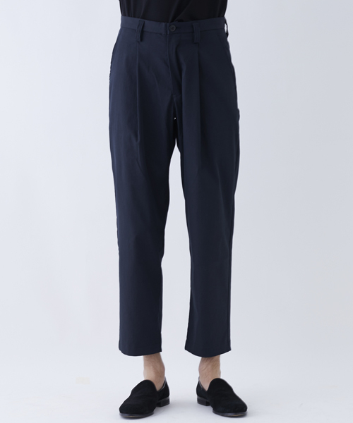 STUDIOUS（ステュディオス）の「ファンクショナルチノテーパードパンツ（チノパンツ・メンズ・ブラック/ベージュ・3/2/1）」の8枚目の写真