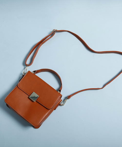 PLAIN CLOTHING（プレーンクロージング）の「ワンハンドルスクエアバッグ/ショルダーバッグ【PLAIN CLOTHING】（ショルダーバッグ・レディース・キャメル/ブラック/グレー・FREE）」の21枚目の写真